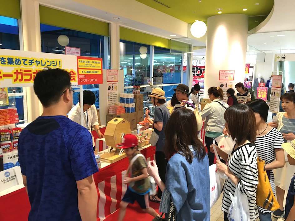 ガラポン抽選会の実施風景 その2
