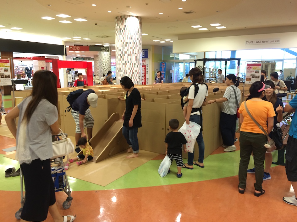 わくわくダンボール迷路の実施風景 その2