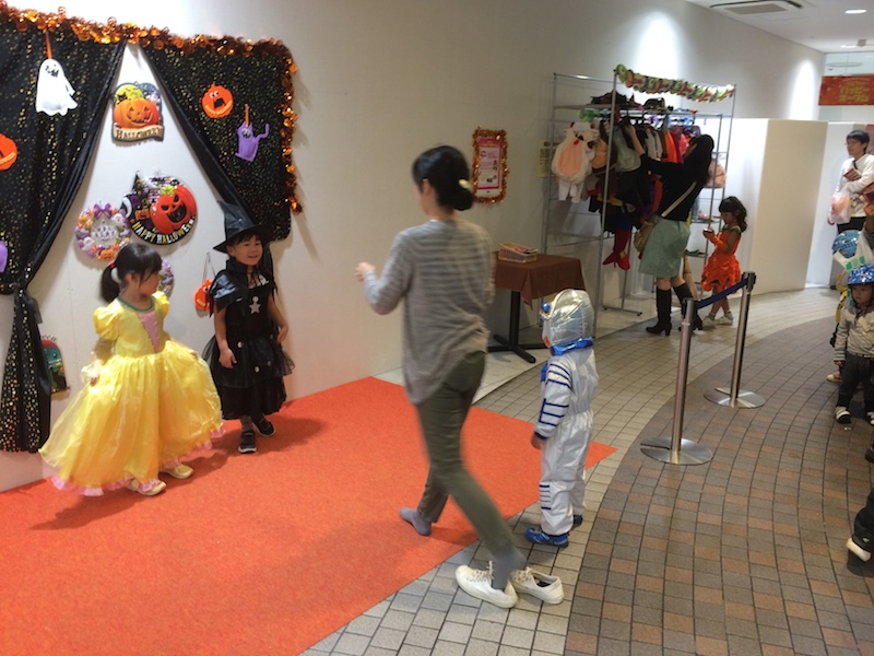 なりきり写真撮影会の実施風景 その2