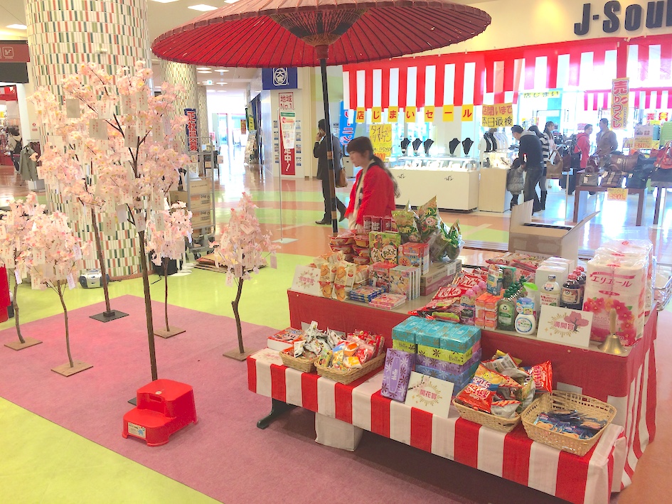 お花見抽選会の実施風景 その2