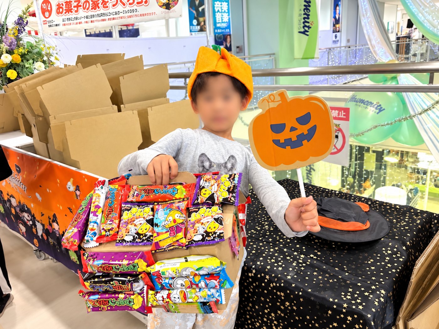 お菓子の家ワークショップの実施風景 その3
