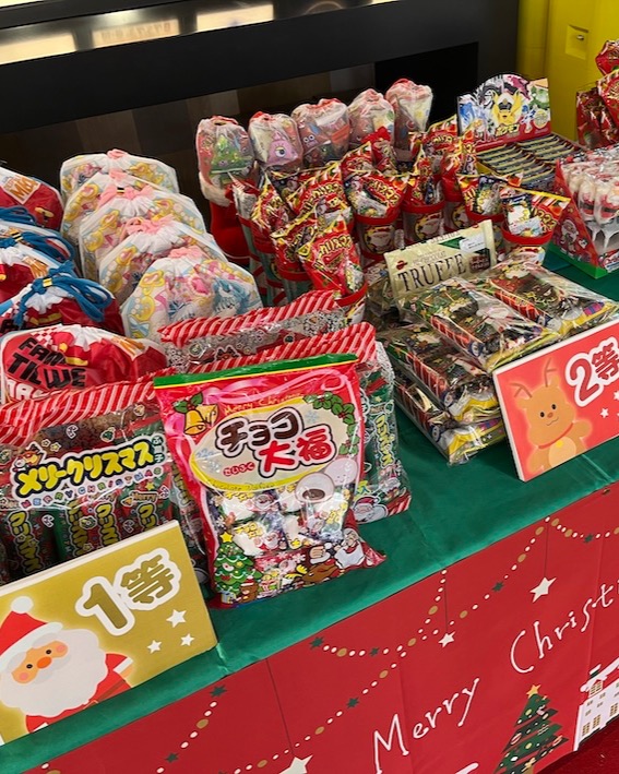 クリスマスツリー抽選会の実施風景 その2