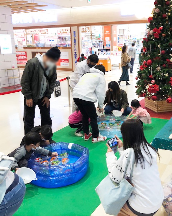 クリスマスヨーヨープレゼントの実施風景 その1
